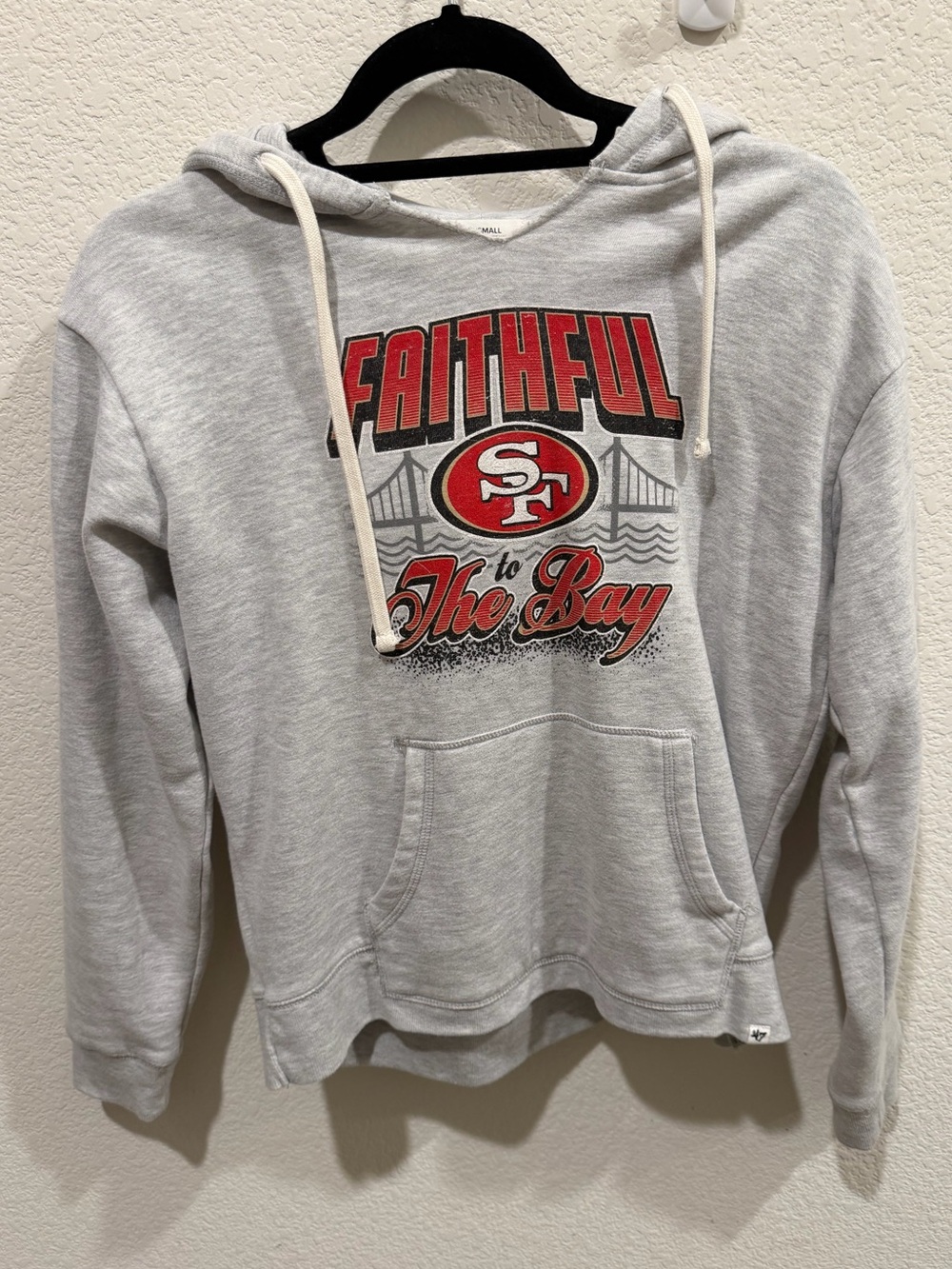 47 Women’s Light Gray Zip-Up Hoodie with Red & Black San Francisco 49ers Graphic